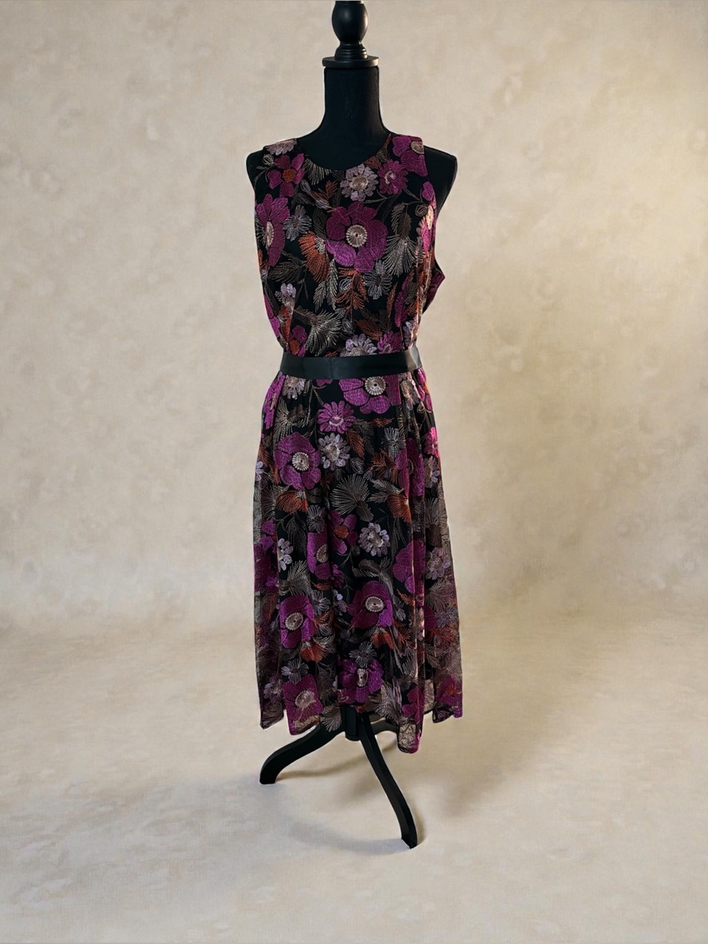 Tahari ASL, sleeveless dress, floral print with purple roses sz 16